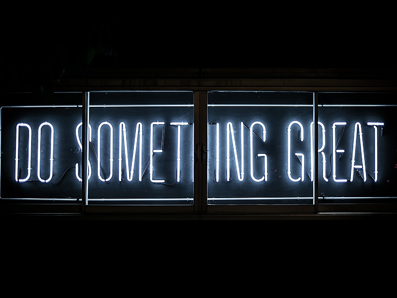 Neon sign reading DO SOMETHING GREAT