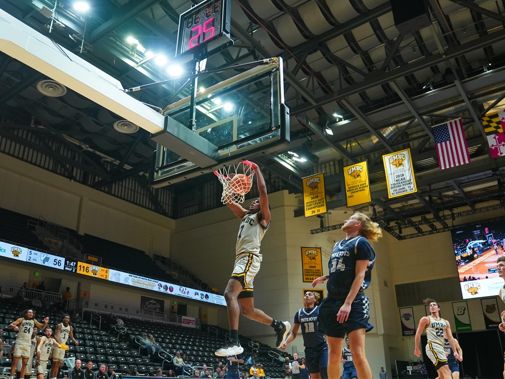 Men's Basketball player Tim Eze dunking the ball.